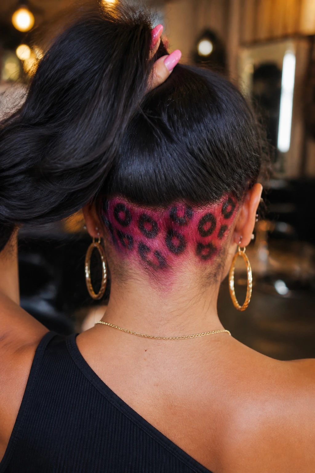 Back view of a real woman showing leopard print at the nape.